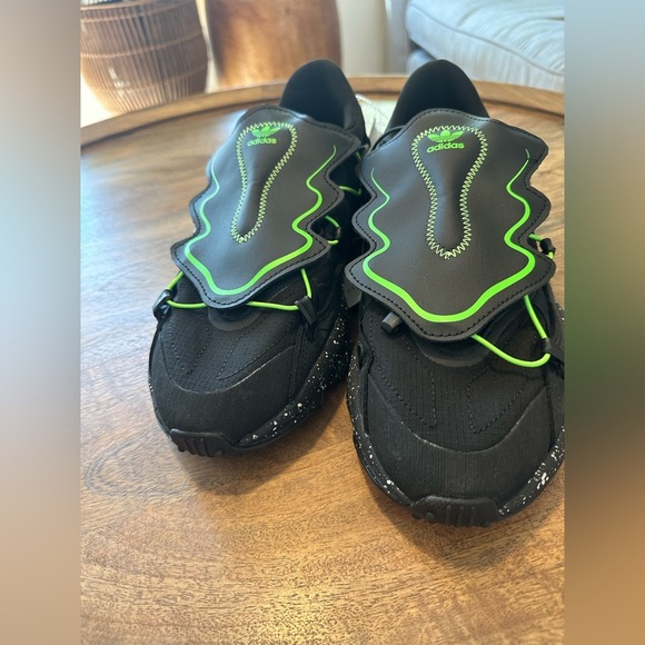 NEW** Ozweego 'Black Solar Green' - Picture 1 of 4